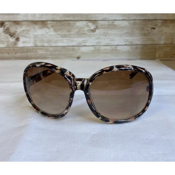 Vintage Oversized Fashion Sunglasses in Faux Tortoiseshell - Picture 15 of 15